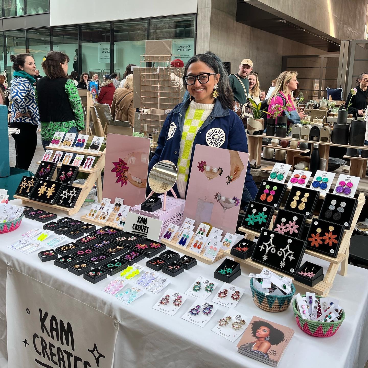 Its @craftyfoxmarket day! 🥳

There&rsquo;s a ton of things happening at @kingscrossn1c today. 
You can find us at Granary Square. We&rsquo;ll be here until 5pm ✨ Come and say hello 👋😄

#craftyfoxmarket #kingscross #granarysquare #makersmarket #lon