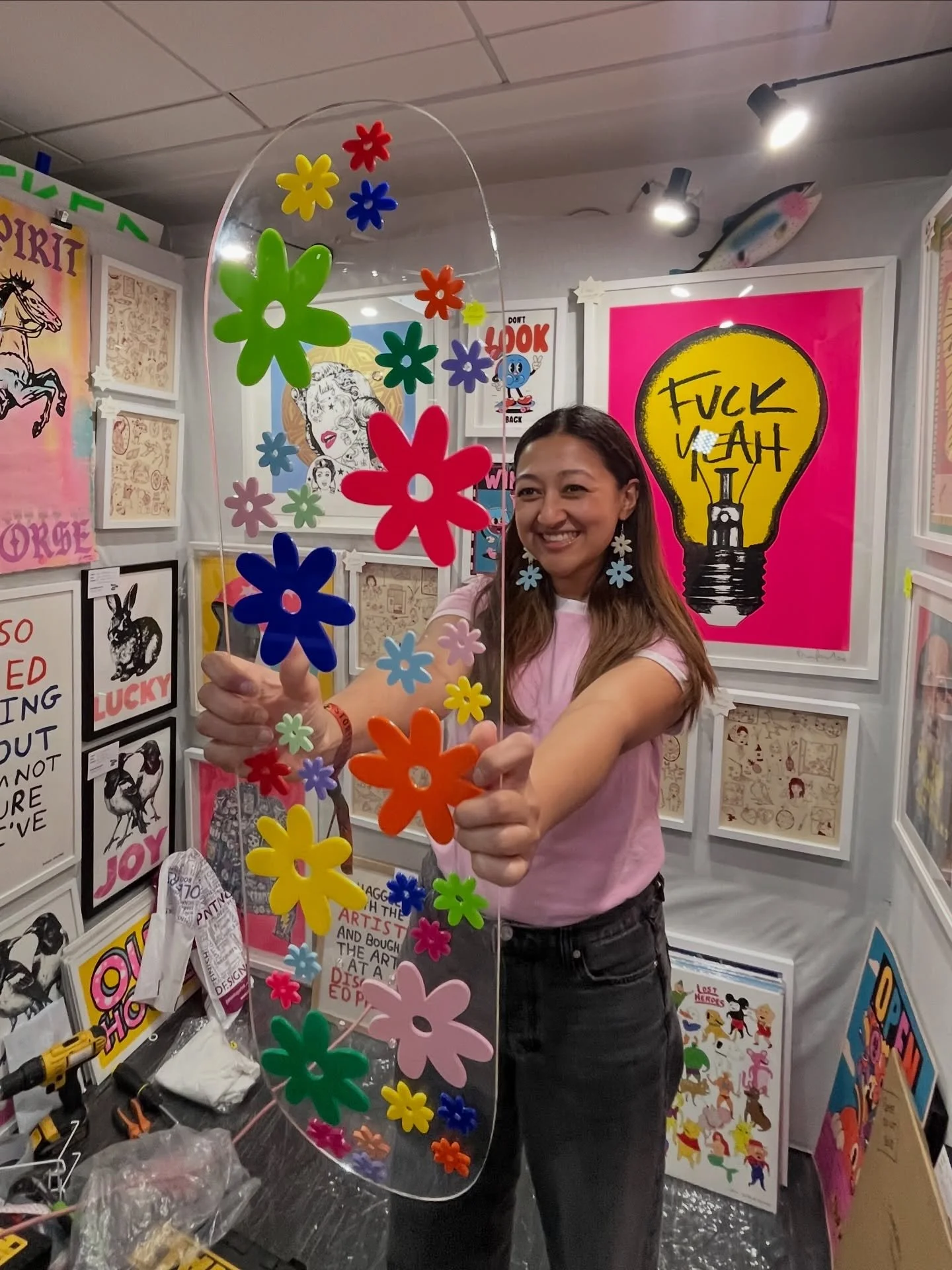 A super colorful weekend live arting up some decks with @theymadethistagram X @nobodysbusinesstattoo at @brightontattoocon ❤️&zwj;🔥❤️&zwj;🔥❤️&zwj;🔥

Loved our blooming lovely corner, creating next to the wonderful @evergooood &amp; @stfmartinart ❤