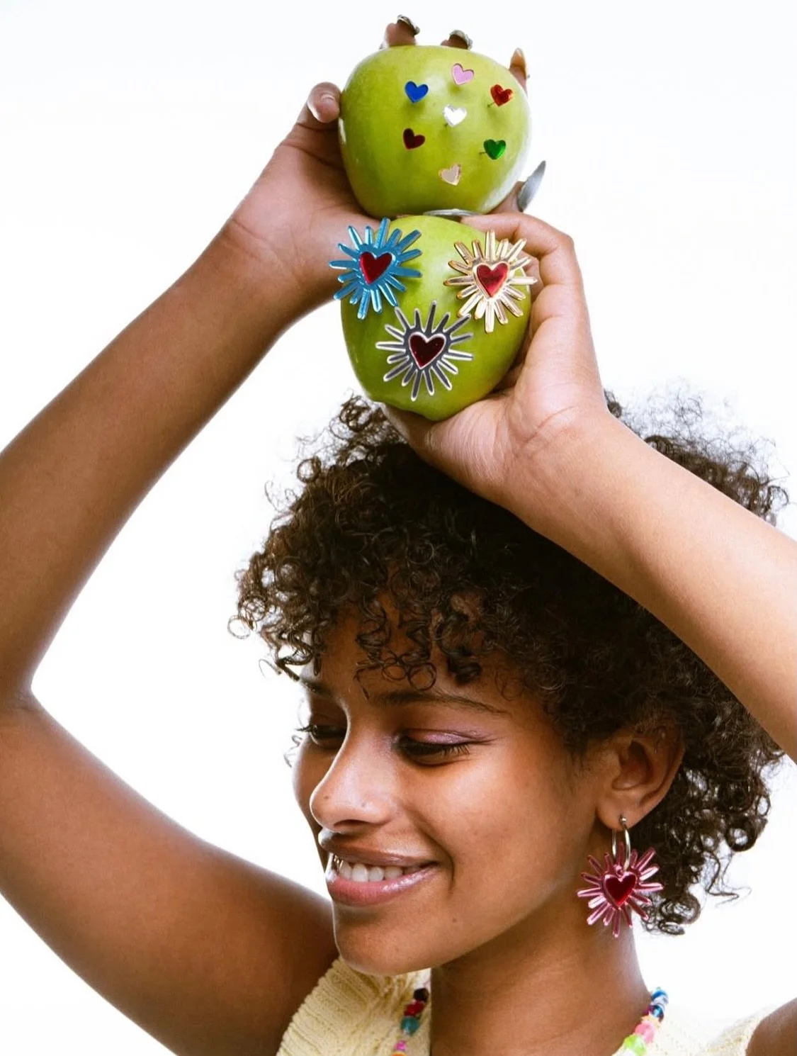 Cute shot by @yaya0404_ 🐣💝🌷🌞✨

#sacredheart #statementjewellery #lasercutjewellery #acrylicearrings #madeinlondon