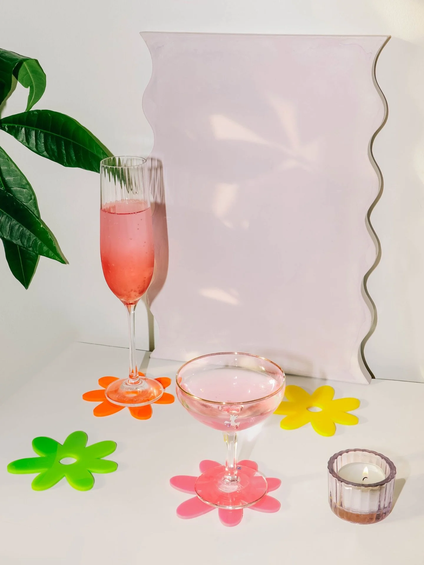 Hello longer days! 🌱🌞🌷✨

To welcome in the Spring equinox, the flower coasters are back in 5 bright new colours 💛🧡🩷💚💙 

A sprinkle of fun for your picnics and tablescape! 🌸🐝🧺🫒🍹🌳💛

Available as singles, pairs or the full set of 5 💚

📸