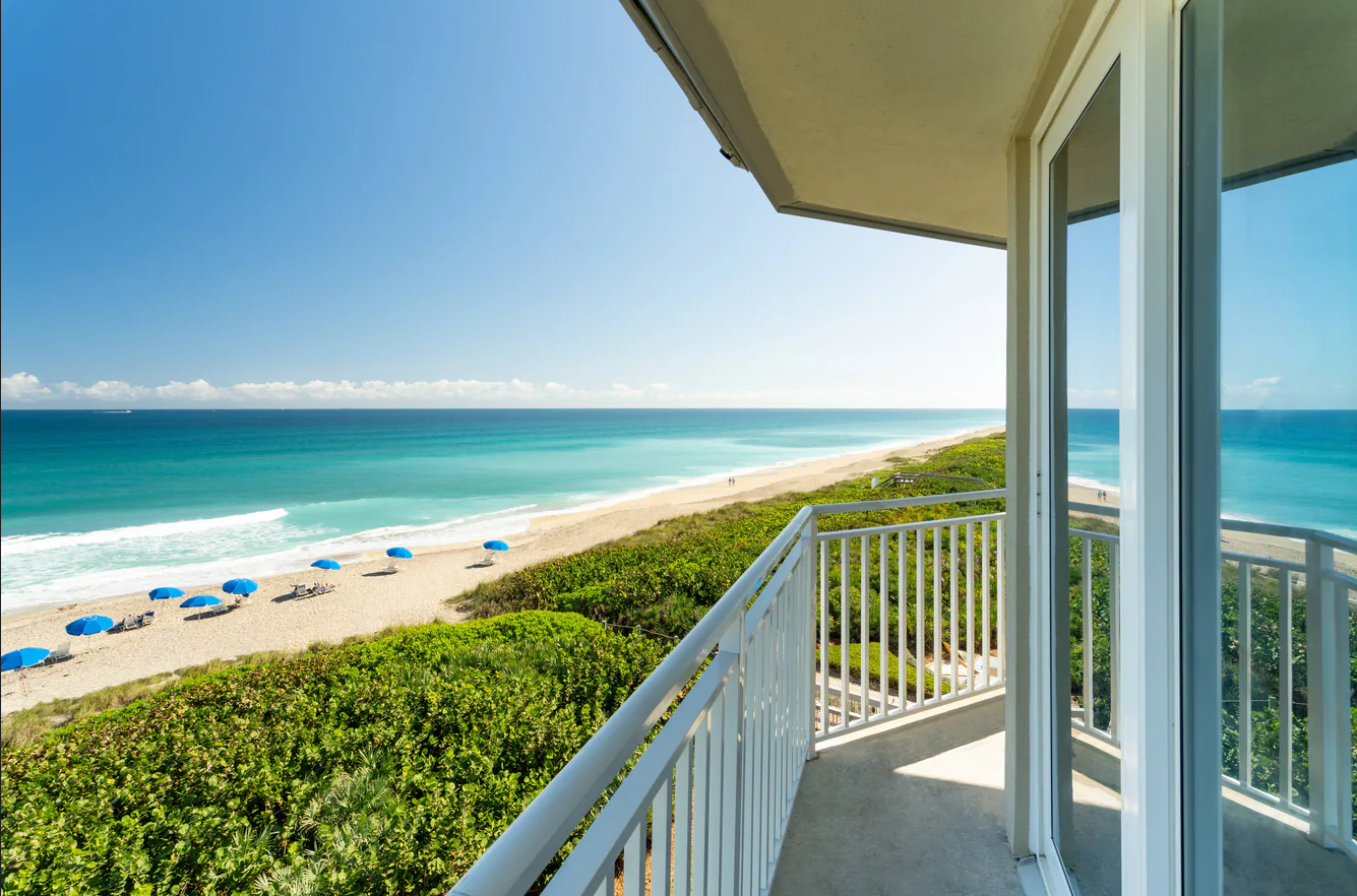 Marriott Hut Island Balcony Shot.png