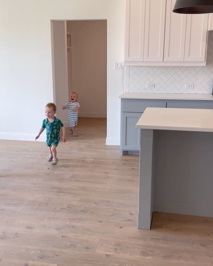 A floor plan for that on-the-go lifestyle! 
.
.
.
#customhomebuilder #dallasrealestate #dfwrealestate #newbuild #kitchen #momlife #dadlife #homesweethome