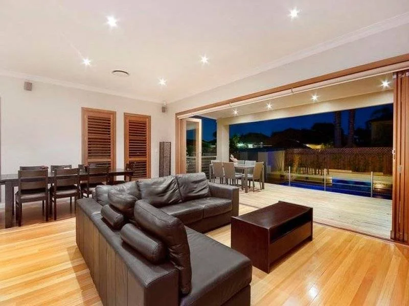 re-open_plan_lounge_leading_to_outdoor.jpg