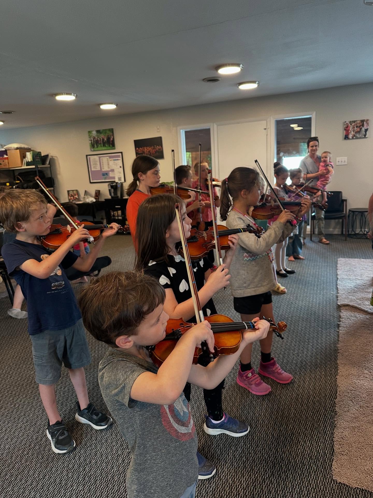 Classes are back in session this week! We look forward to seeing the students again after summer break. Reuniting with old friends and making new ones! At Suzuki String Academy we value creating a supportive community for students and parents to conn