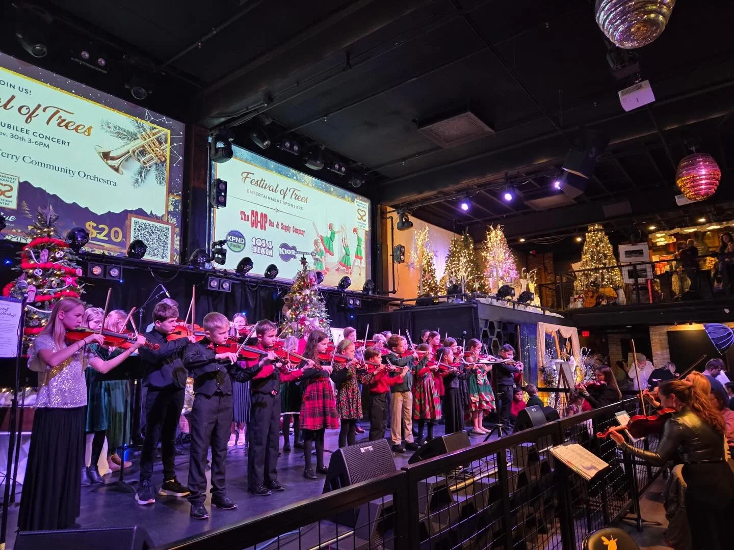 Such a fun performance and event Festival of Trees! All the students a fantastic job! Bravo! Thank you so much for the opportunity @community_envision_center 

#christmasmusic #festivaloftrees #sandpointidaho #sandpoint #sandpointliving