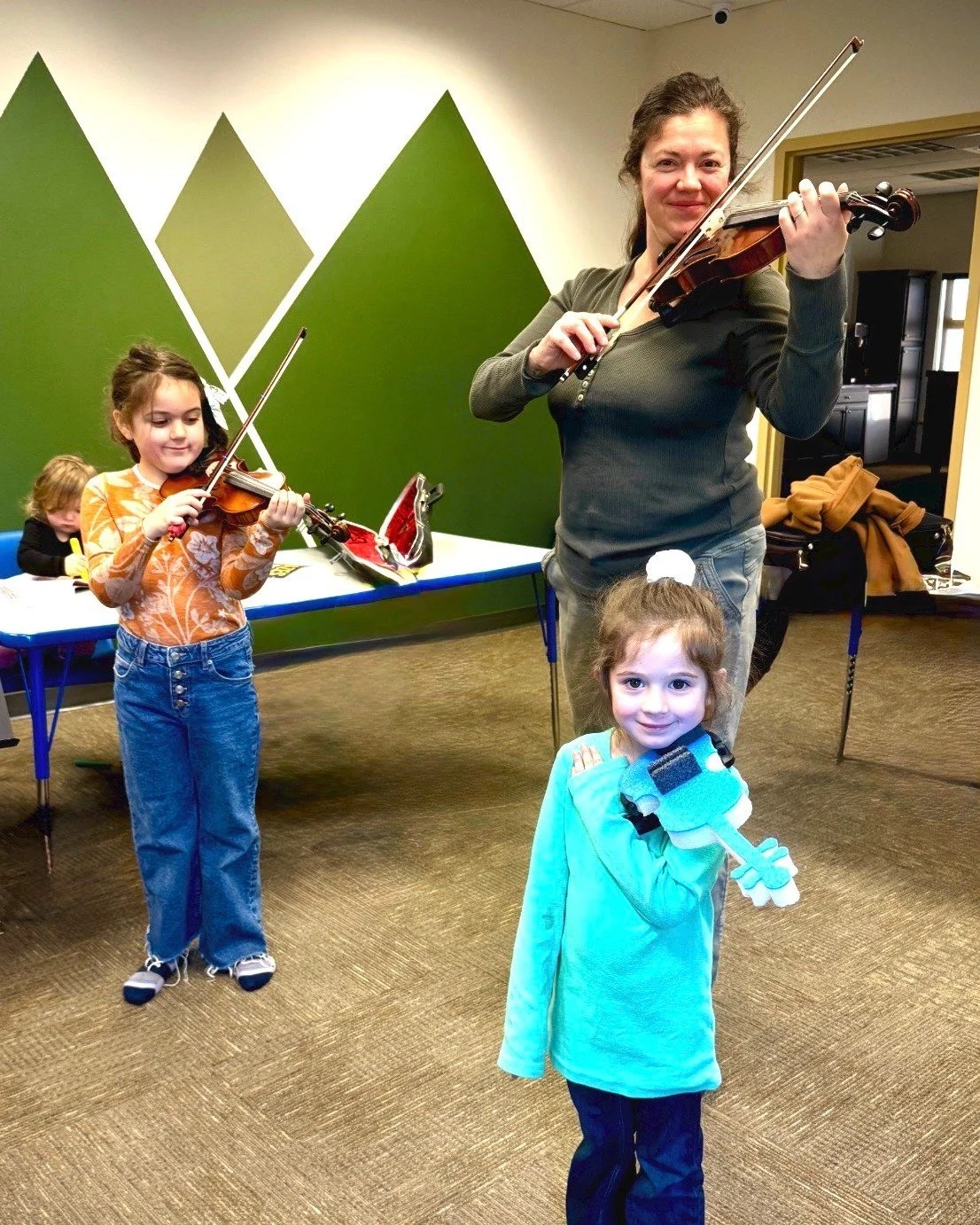 Family Music Time is a practical part of how lessons work at Suzuki String Academy. 

When parents are involved during practice, they get a clear picture of what their child is working on and how to support it at home. 

That consistency between less