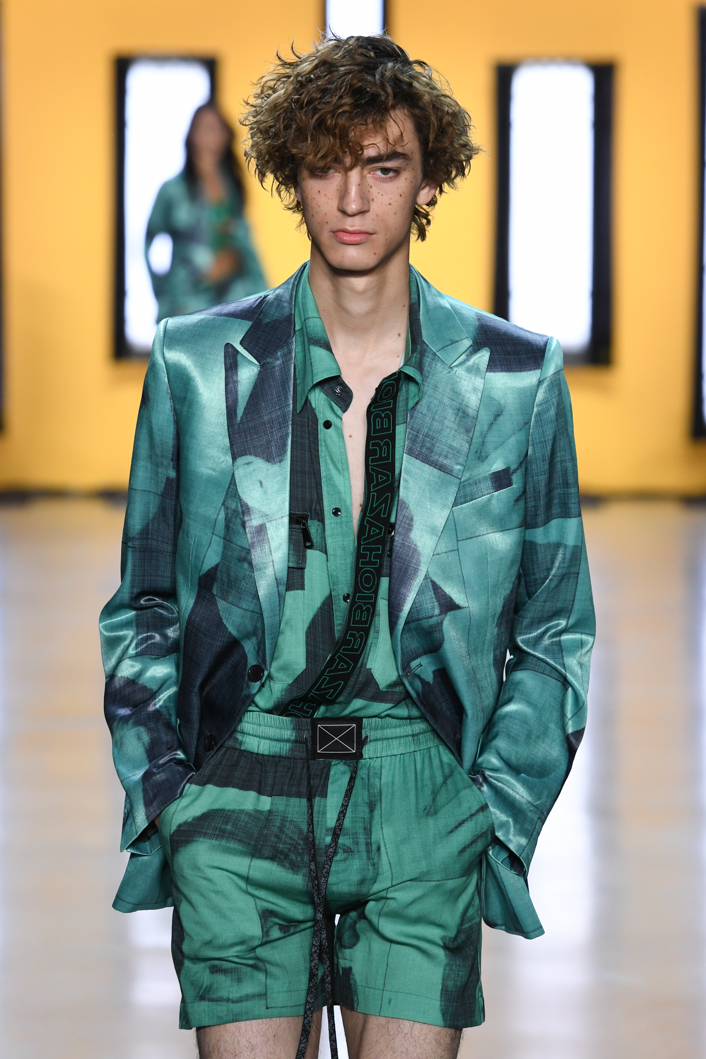 BFA_DirtyPineapple_SS20_Look3CloseUp.jpg