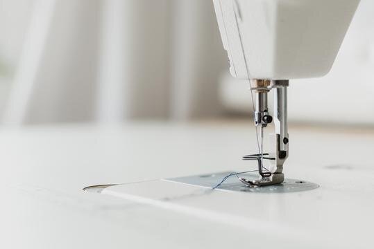 sewing-machine-needle-close-up_540x.jpg