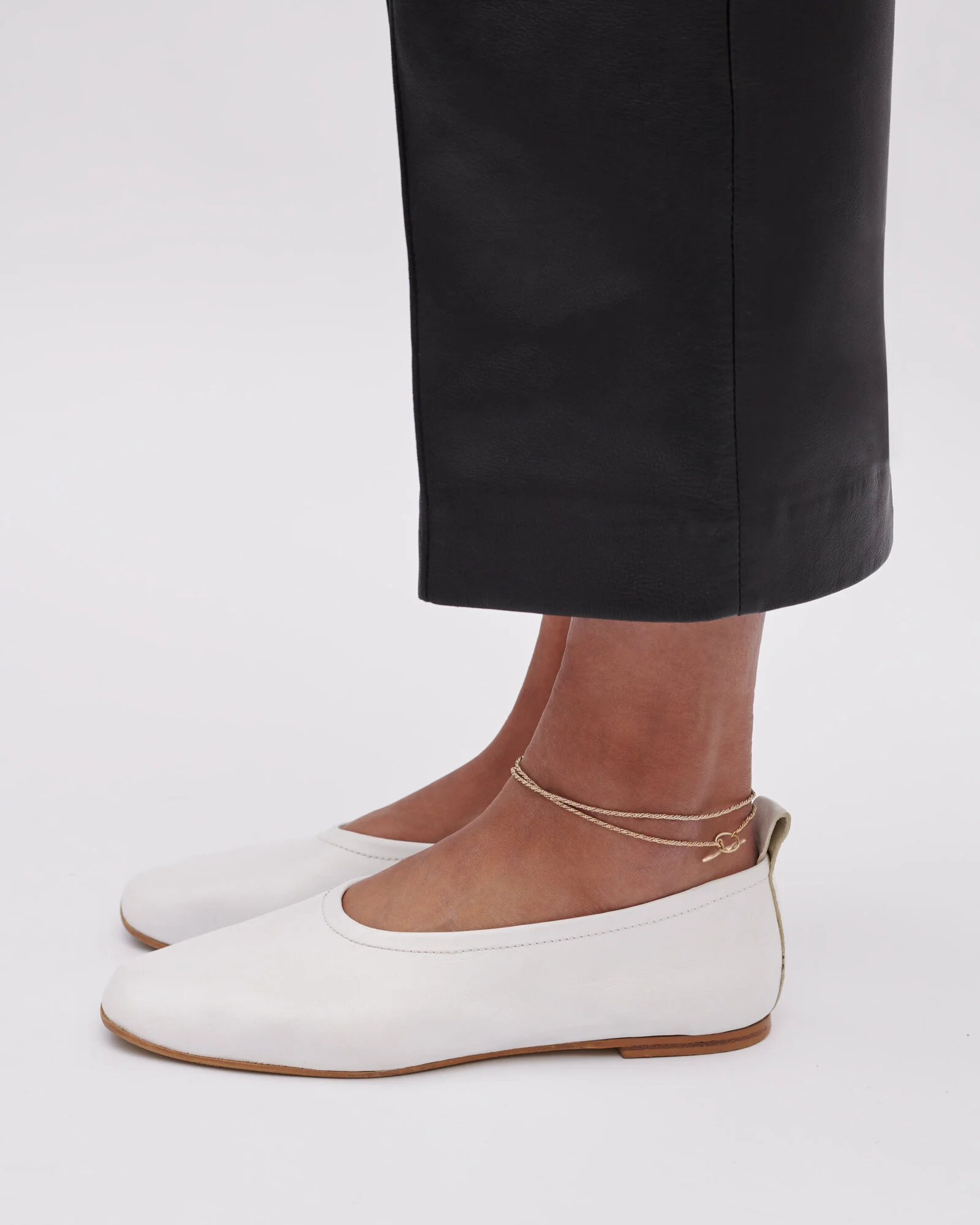 ESSENx-LindenCook_TheFoundationFlat_White_OnTheFoot_Delicate_.jpg
