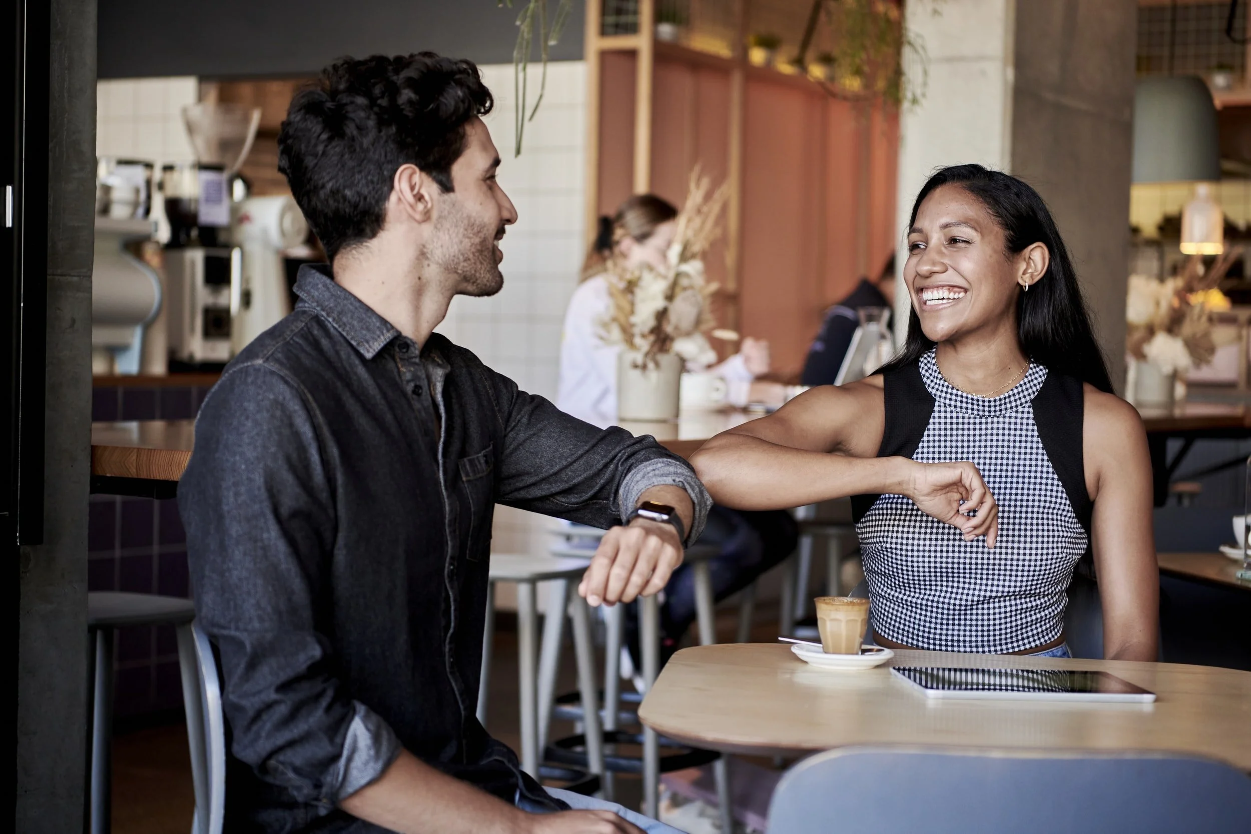Social Distance: Signs That Someone Is Actually Interested In You 
