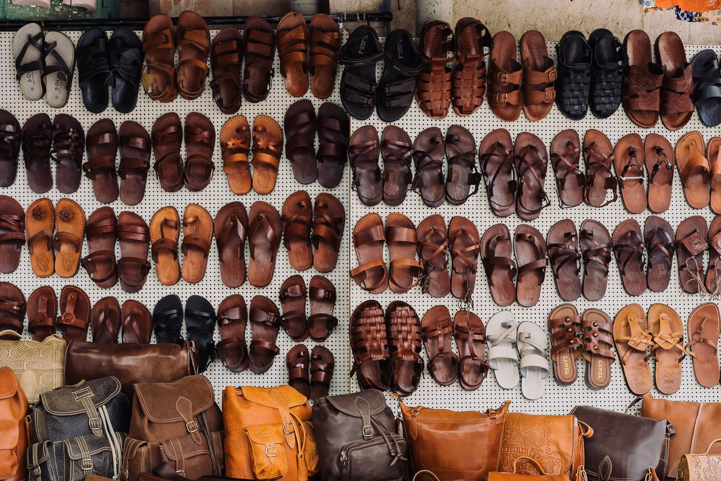 How To Choose The Perfect Leather Products For Yourself?