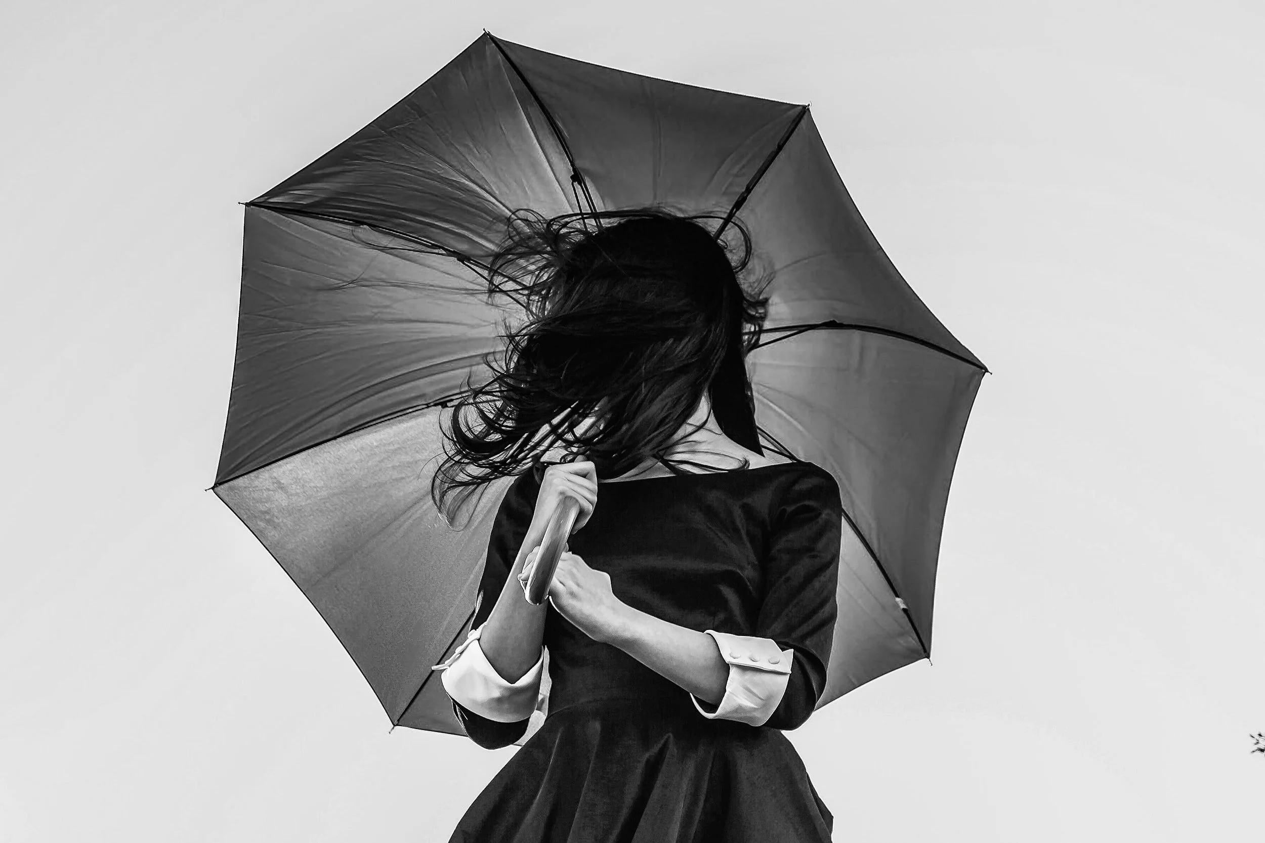 How to Survive a Rainy Day: A Complete Guide to Using Umbrellas?