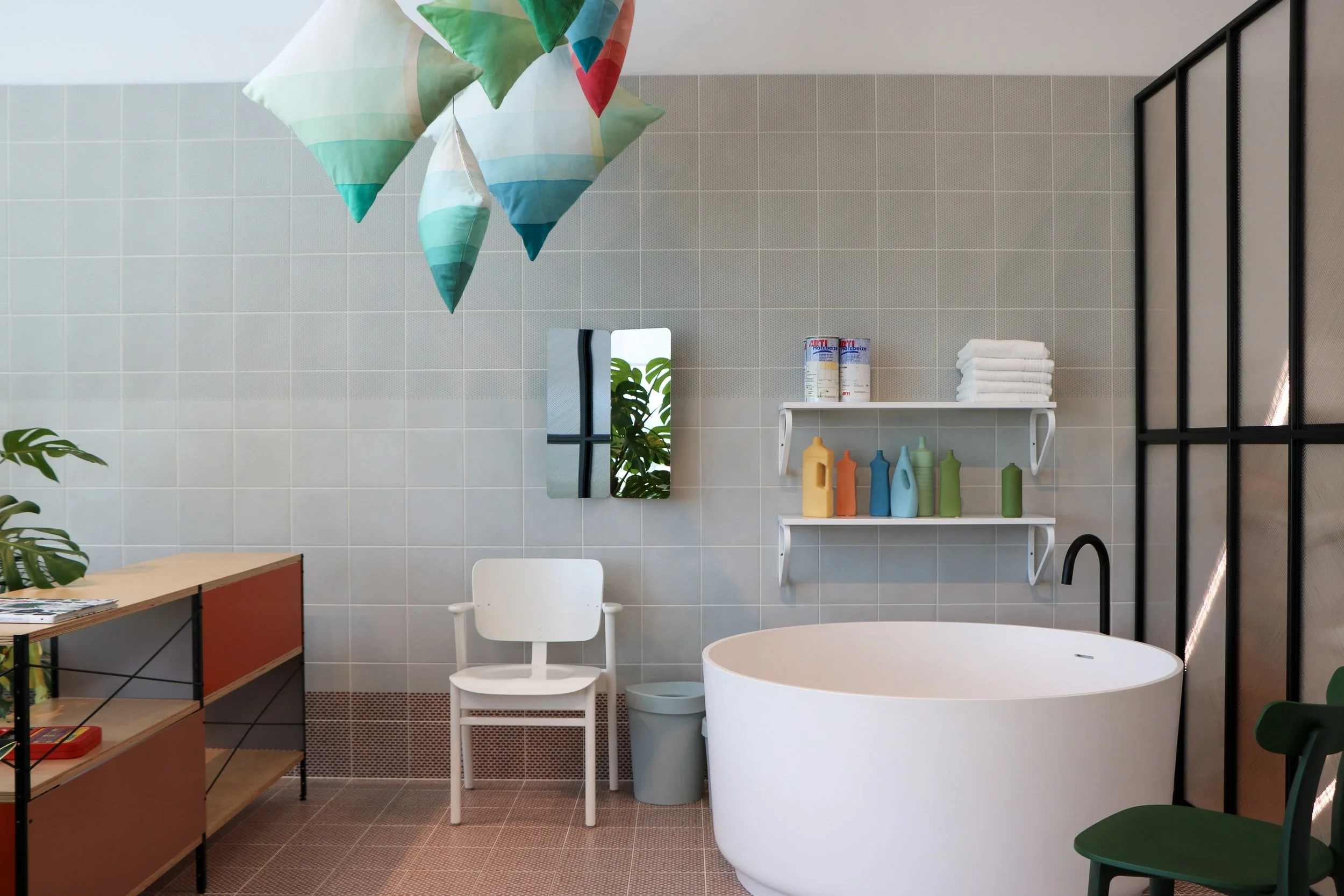 Step By Step Guide To How to Properly Use A Bathtub Pillow