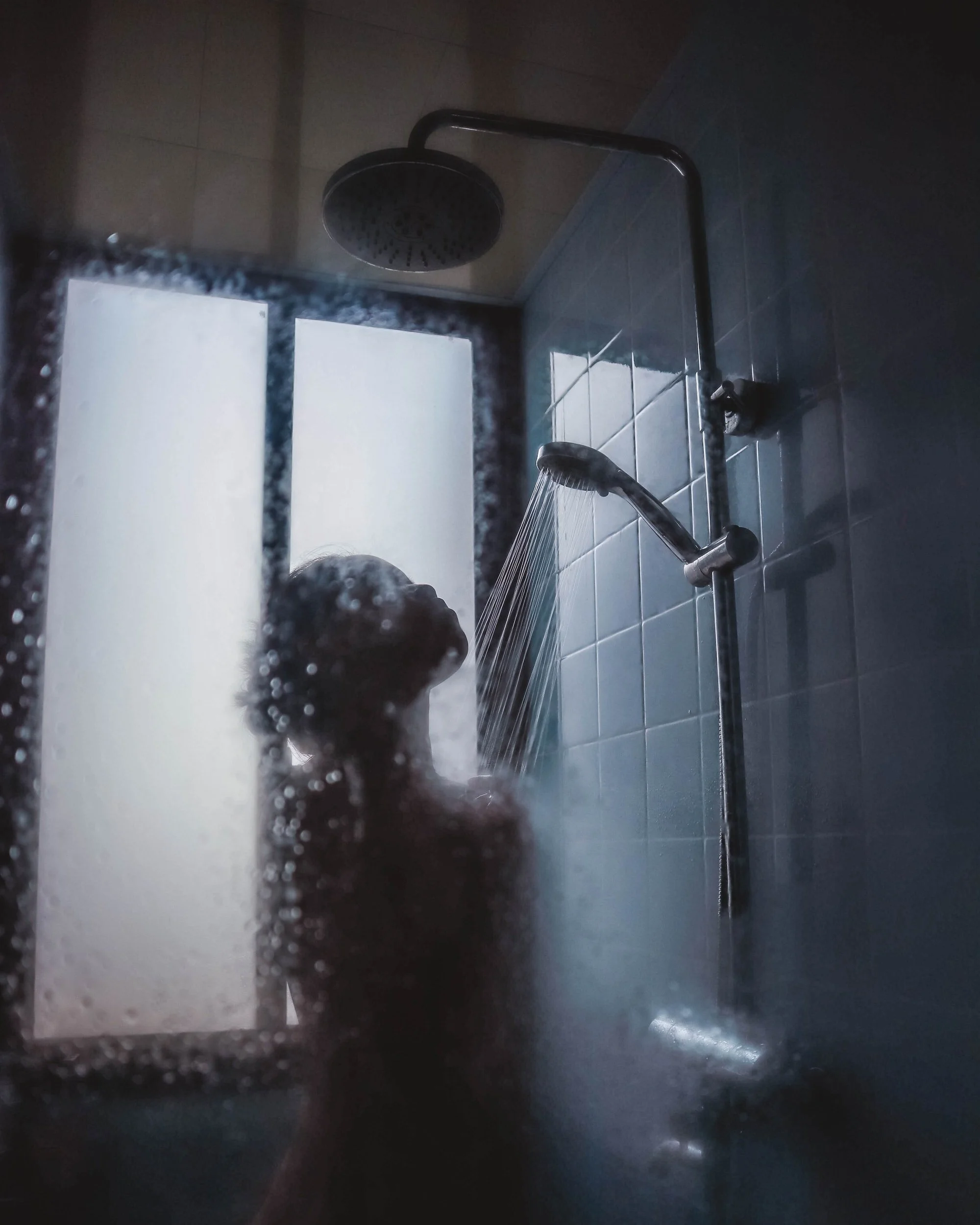 How Can You Get A Sustainable Bathroom With Black Wall-To-Wall Shower Screens?