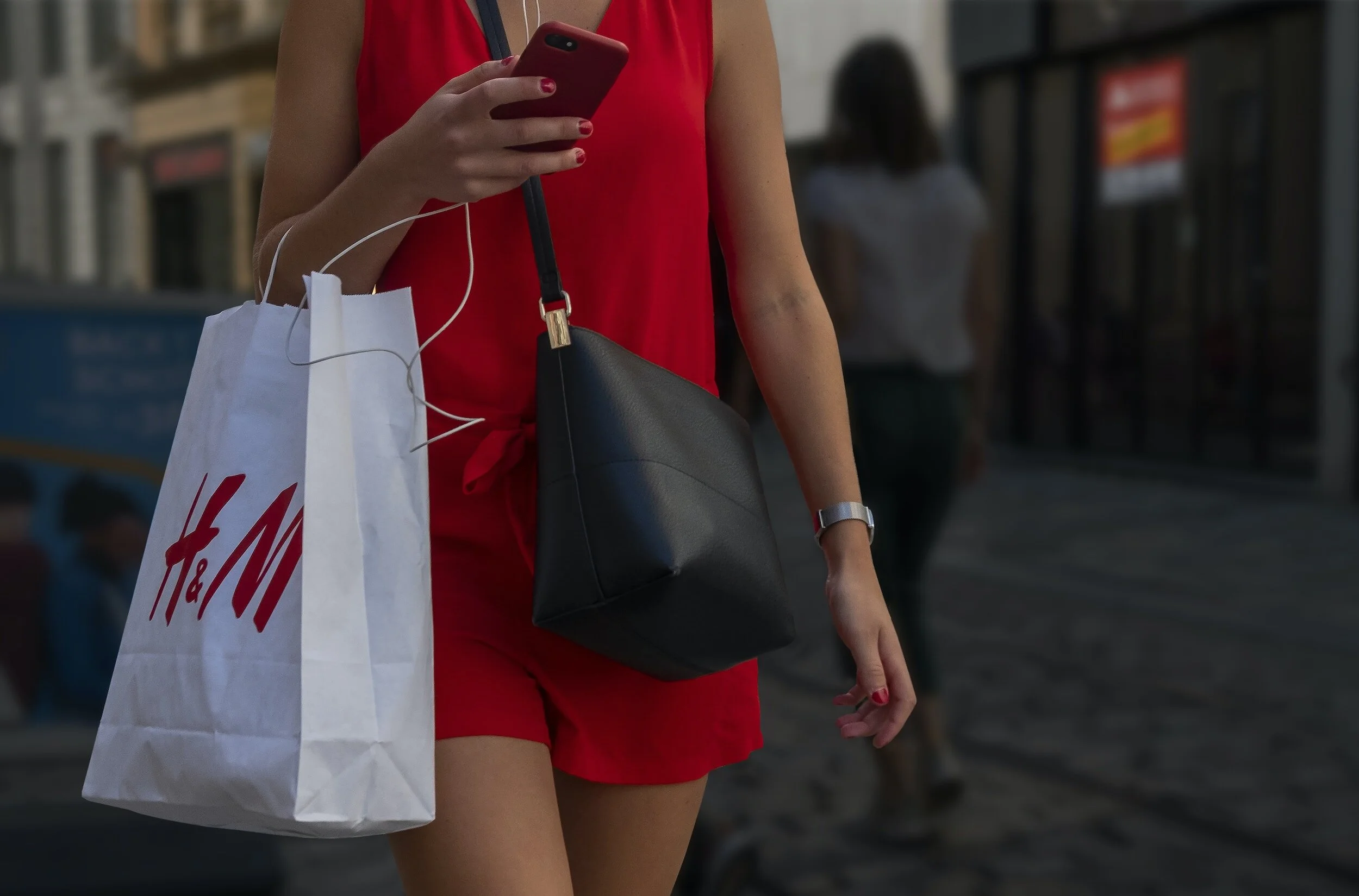 Sustainable Fashion Vs. Fast Fashion: Assessing The Ethics Of Online Clothes Shopping