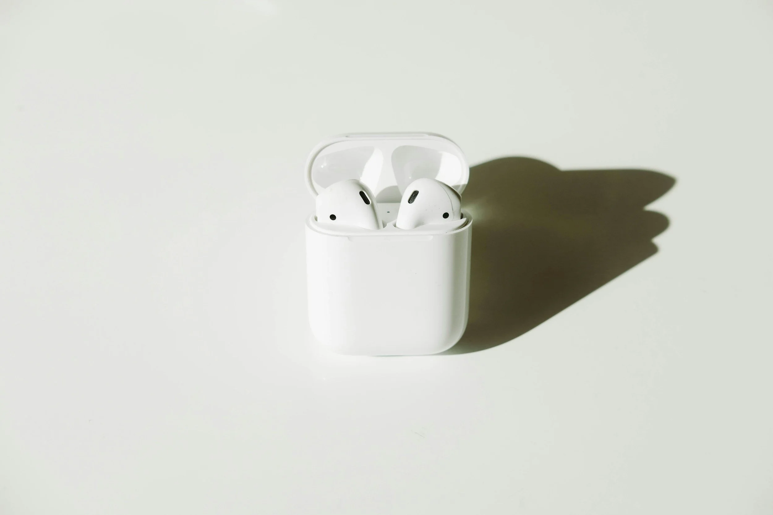 Choose the Right Wireless Earbuds: A Guide to Features and Fit