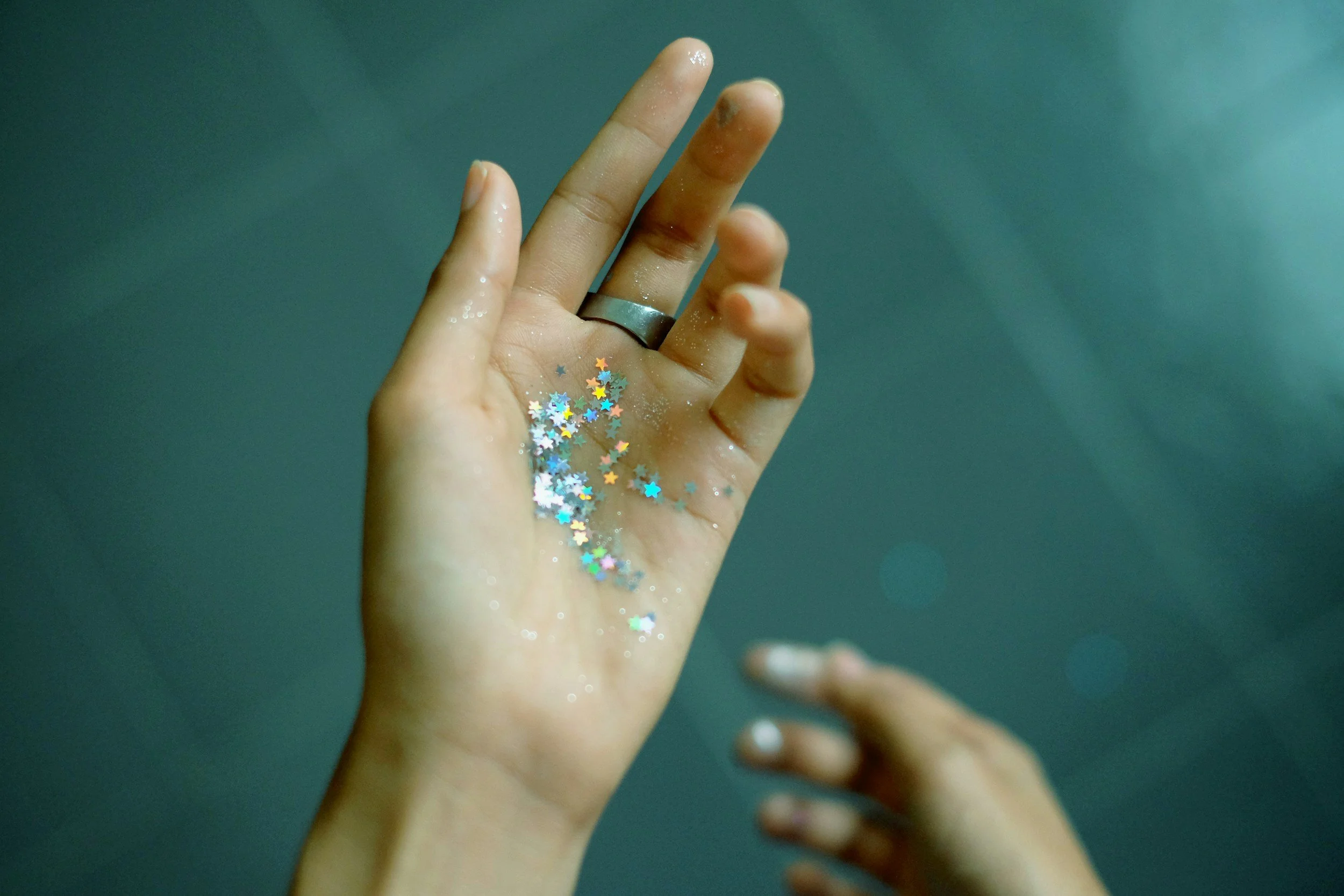 How Do I Choose the Right Glitter for My Craft Supplies?