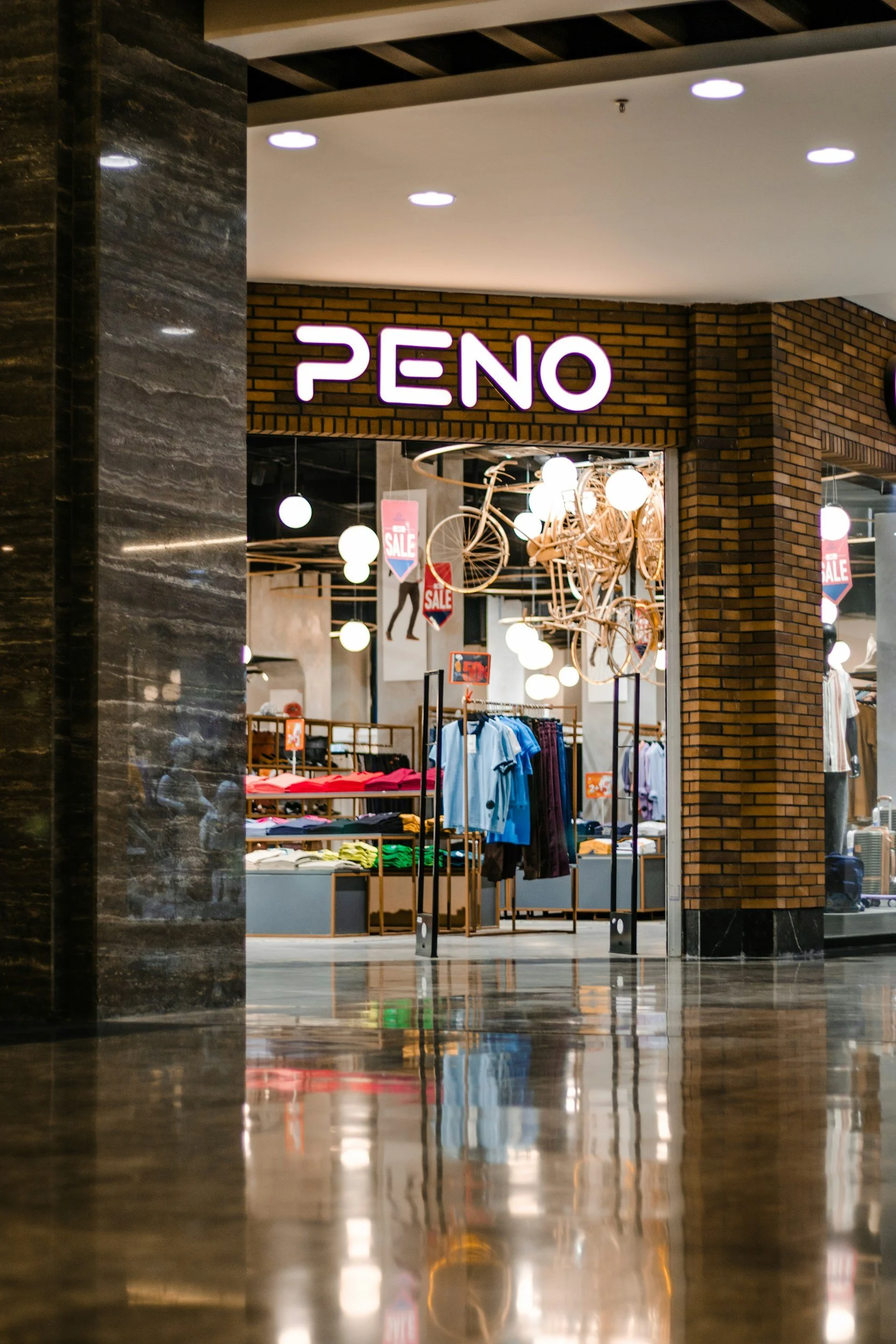 6 Pieces of Equipment Any Clothing Store Needs