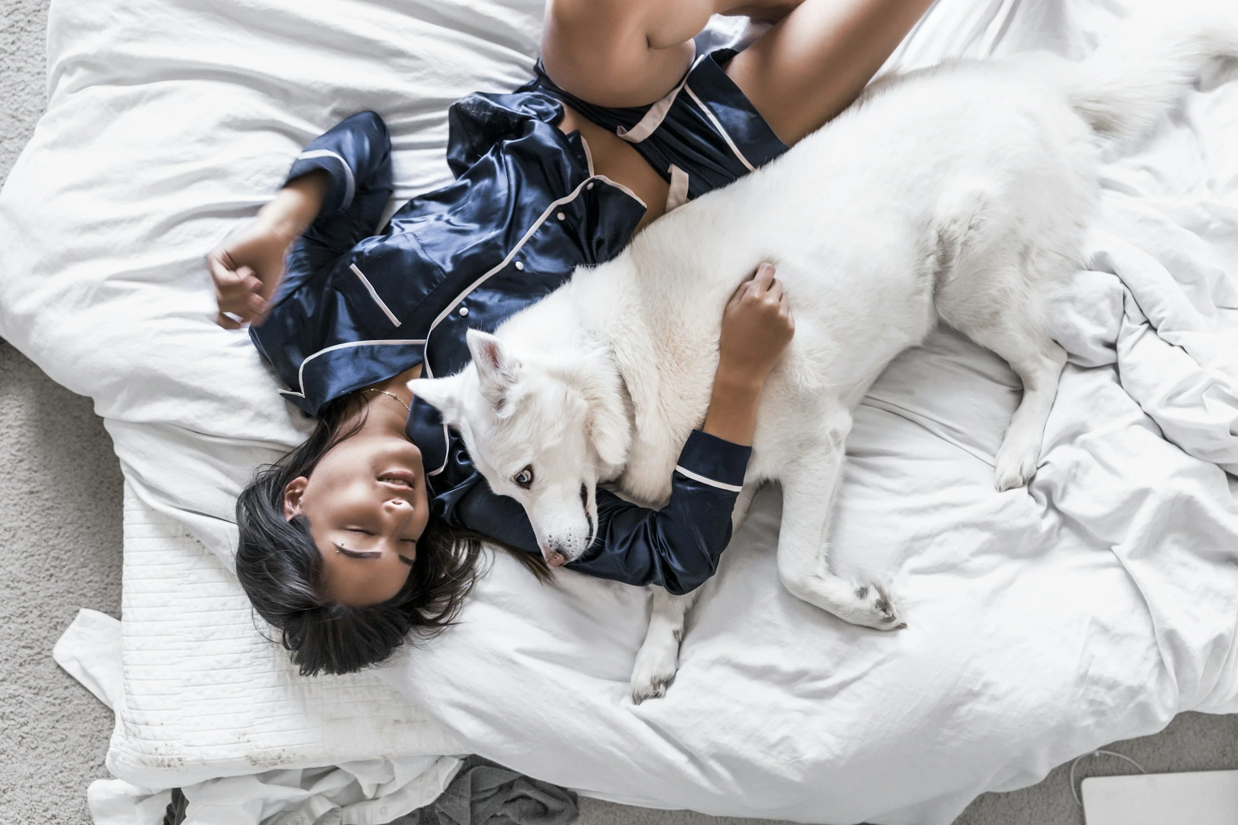 Are Silk Christmas Pajamas a Good Gift Idea for the Family?