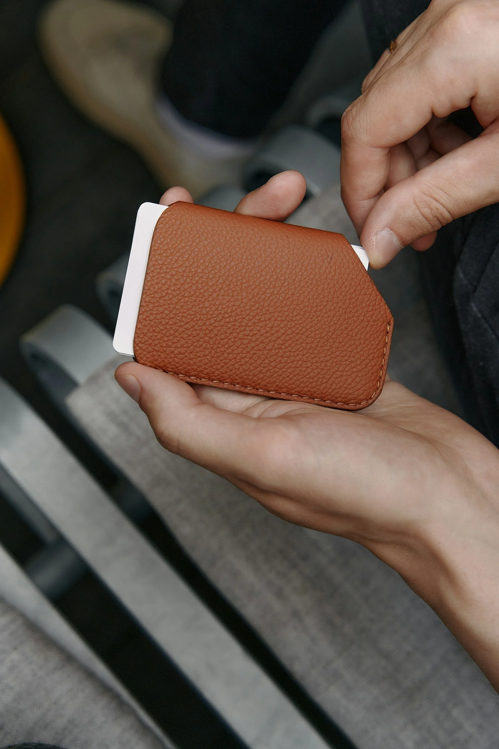 How to Make a Compact Leather Cardholder: A Quick DIY Guide