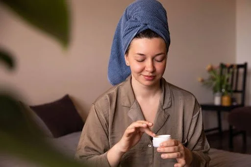How to Use Azulene in Your Daily Skincare Routine