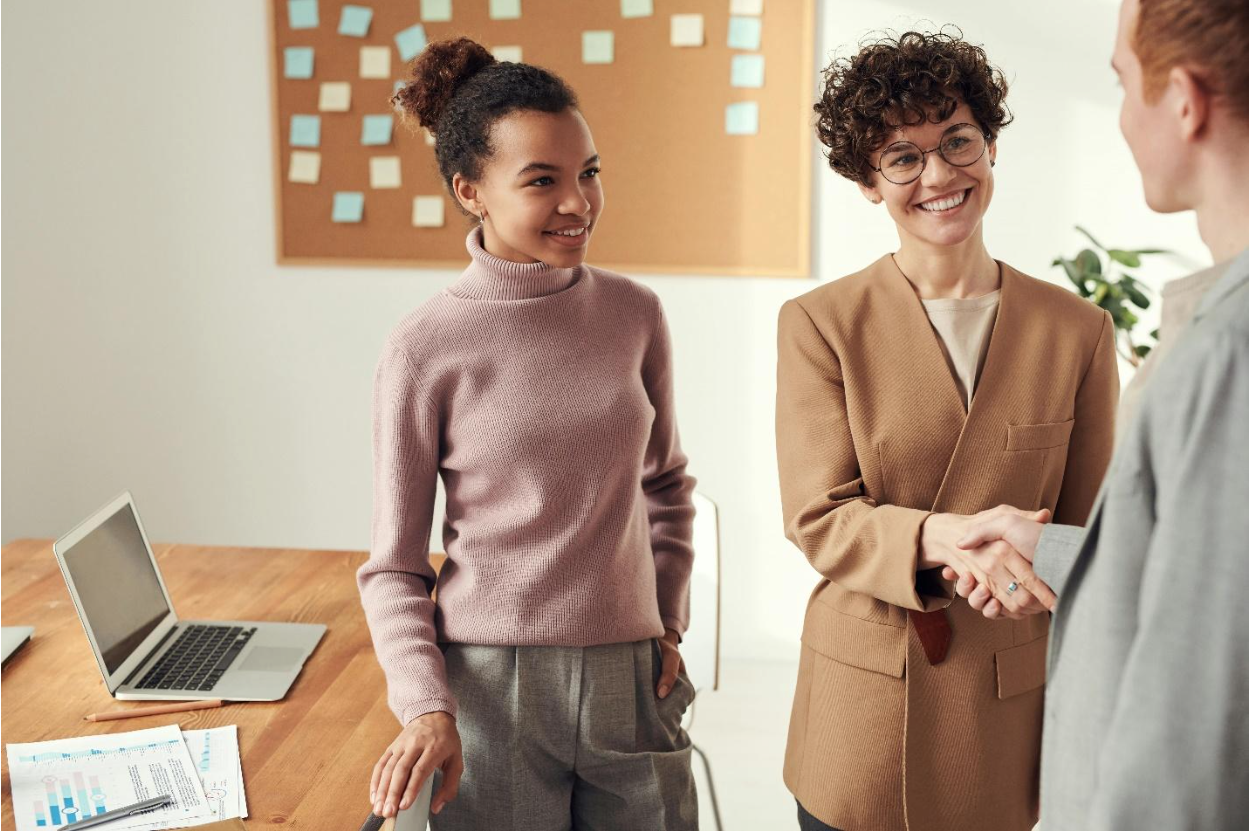 Pick the Perfect Corporate Gift With These 6 Tips