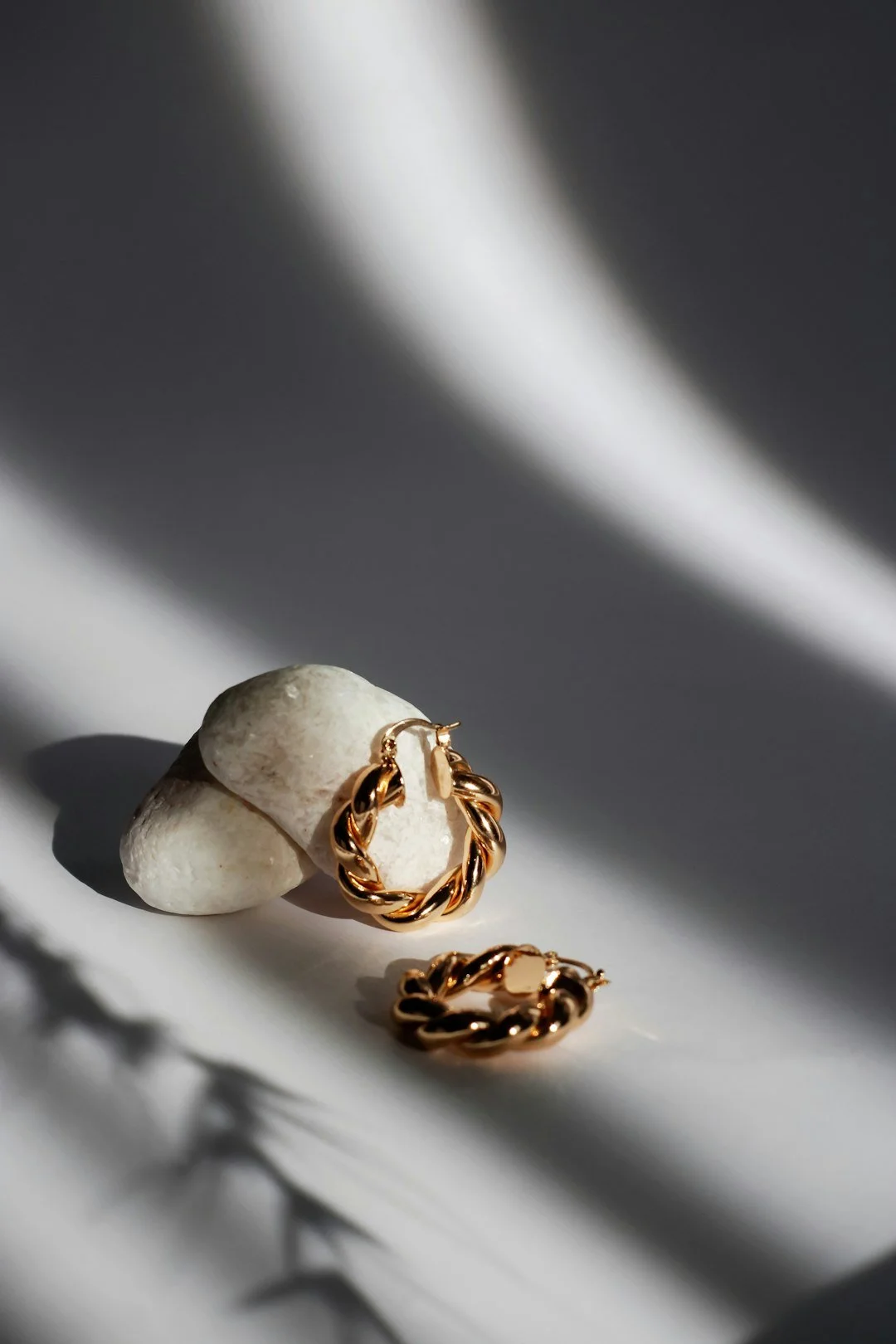 How to Avoid Unwanted Shadows in Jewelry Product Photography