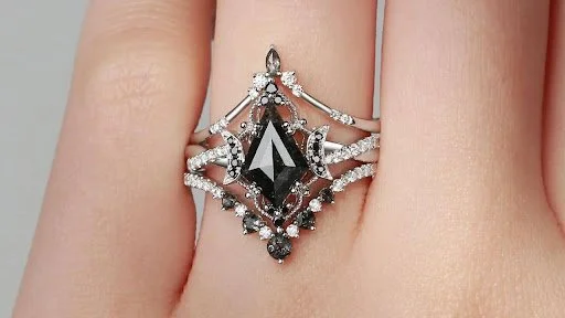 Why StarlandUS Crescent Moon Rings Are the Perfect Choice for Engagements?