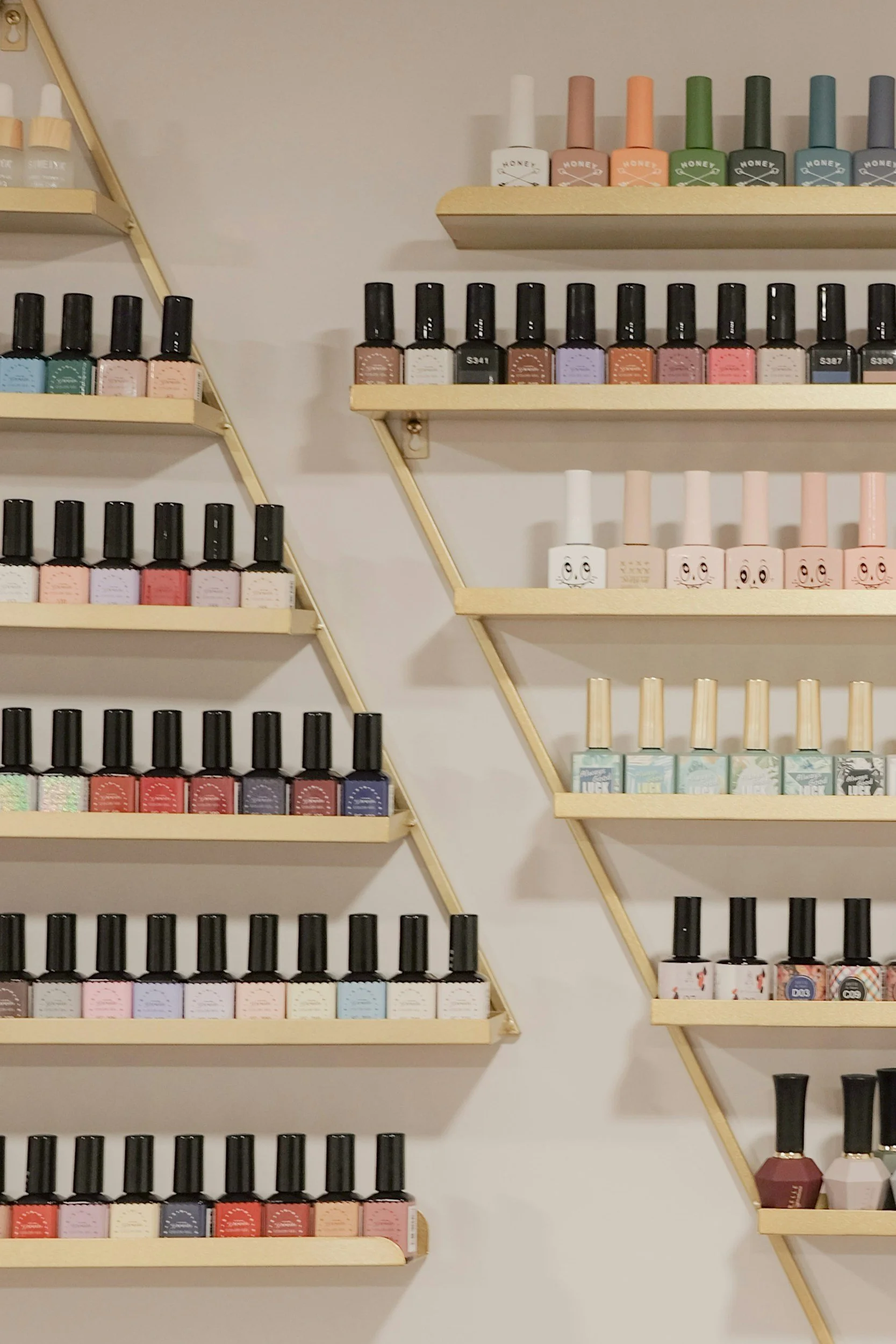 The Natural Strength Revolution: Why 2025's Hottest Pedicure Trend is All About Earthen Luxury