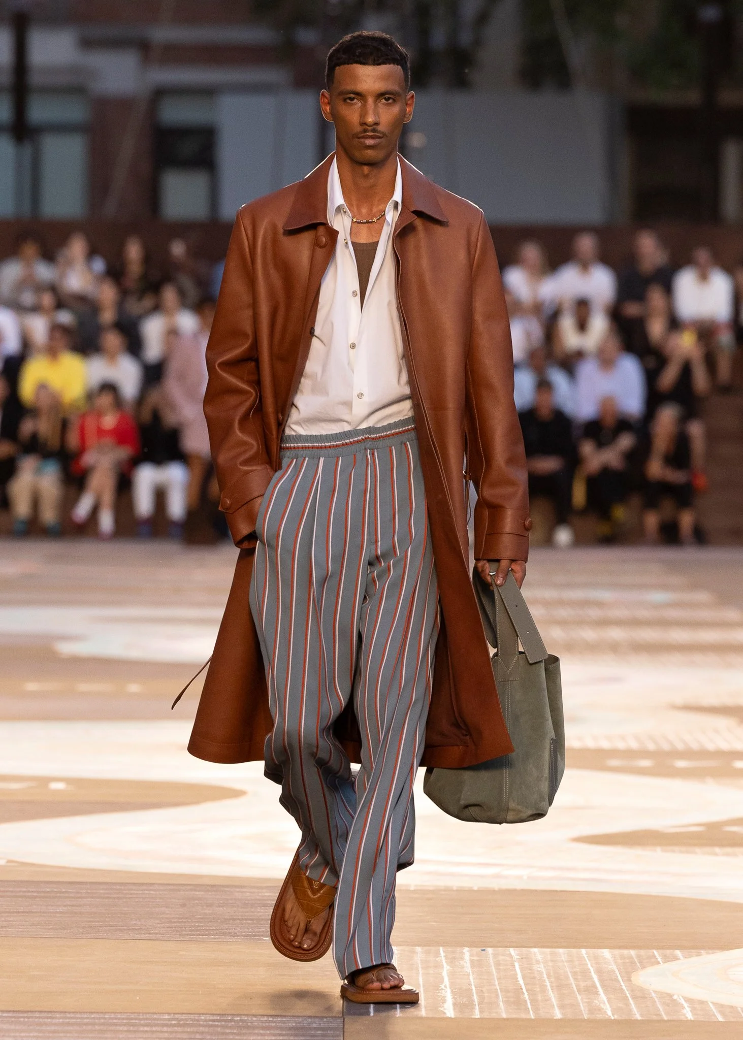 Louis Vuitton Men’s SS26: A Dandy’s Journey from Paris to the Sun-Bleached Streets of India 