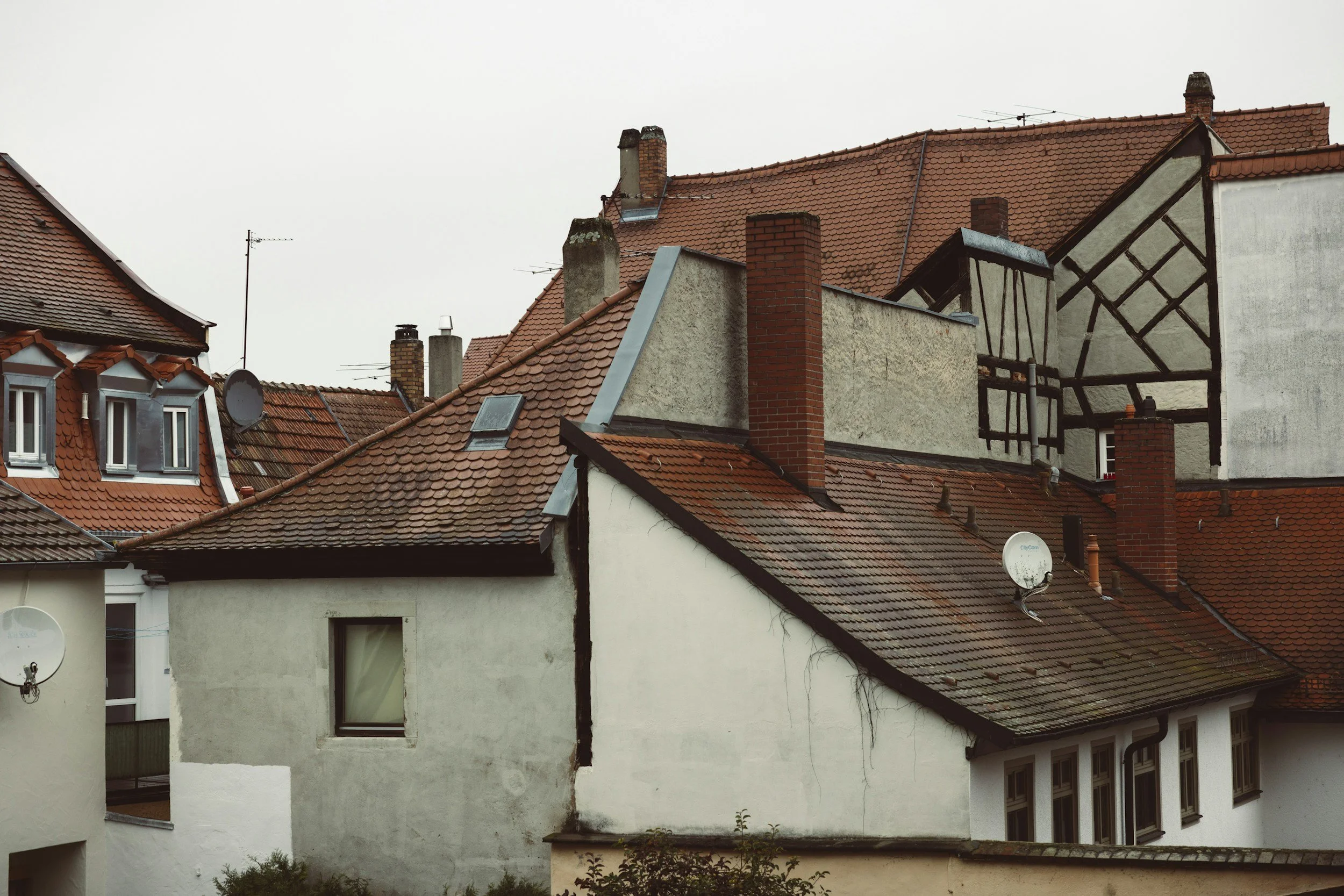 When to Replace Your Roof: Warning Signs Homeowners Should Never Ignore