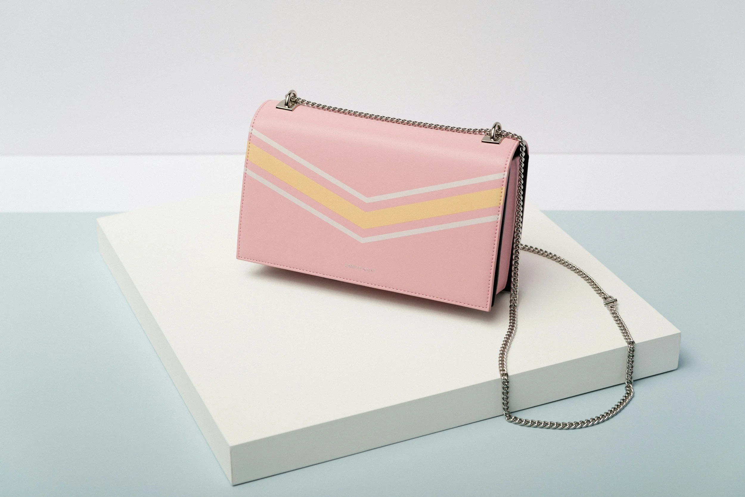 From Tote to Sling: Choosing the Perfect Women’s Handbag for Every Occasion