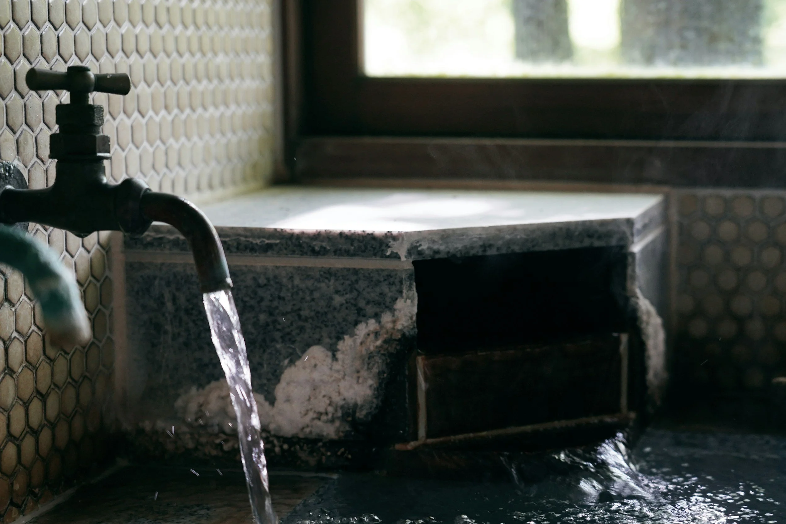 The First 48 Hours After Water Damage: Actions That Save Time and Money