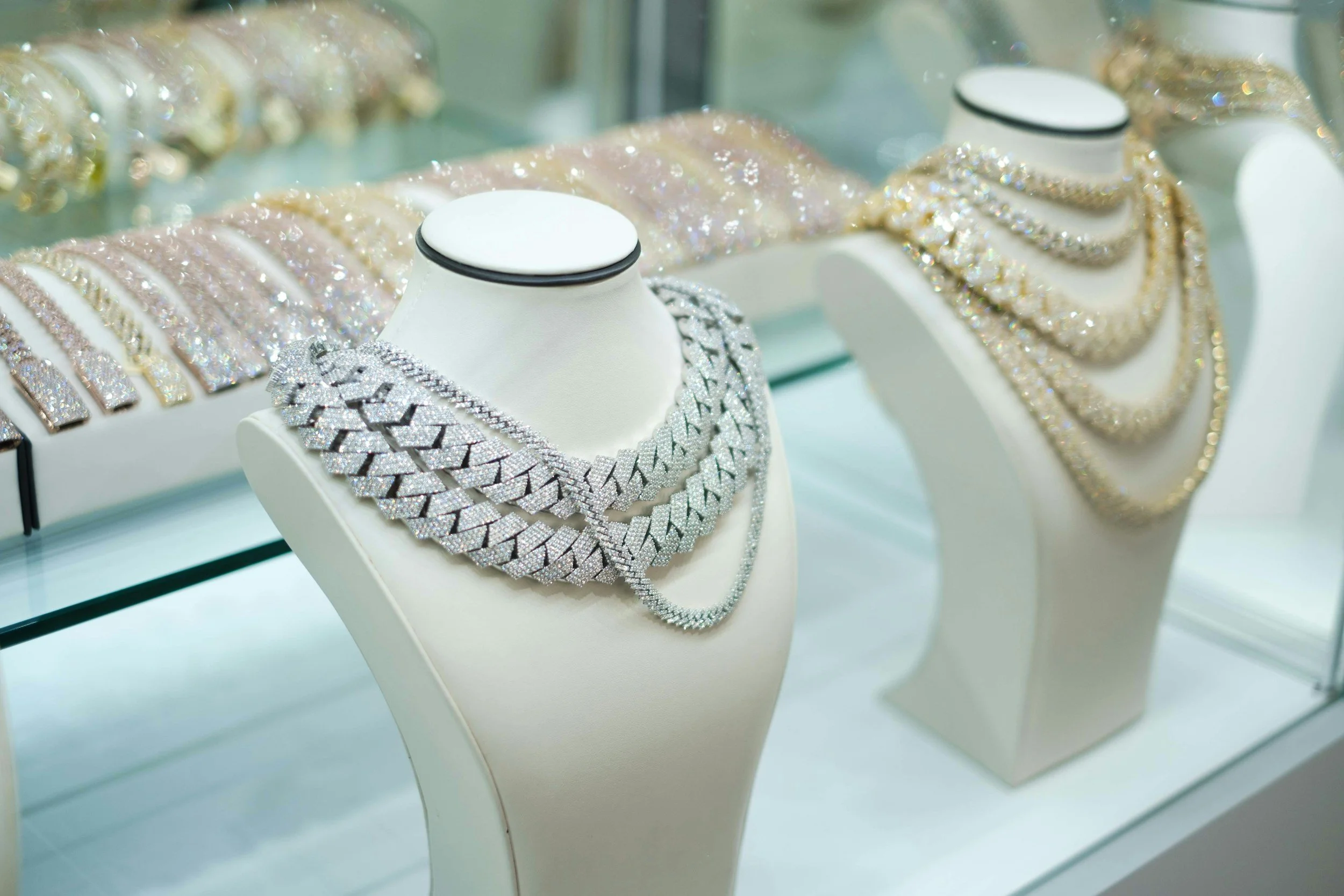 Professional ways to showcase jewelry effectively