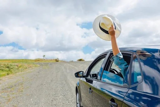 Reliable Online Entertainment Options for Flights, Trains, and Road Trips