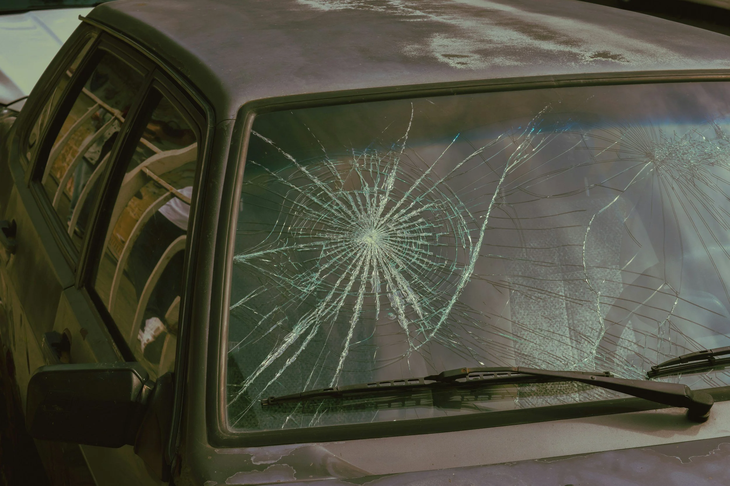 The Dangers of Driving with a Cracked Windshield