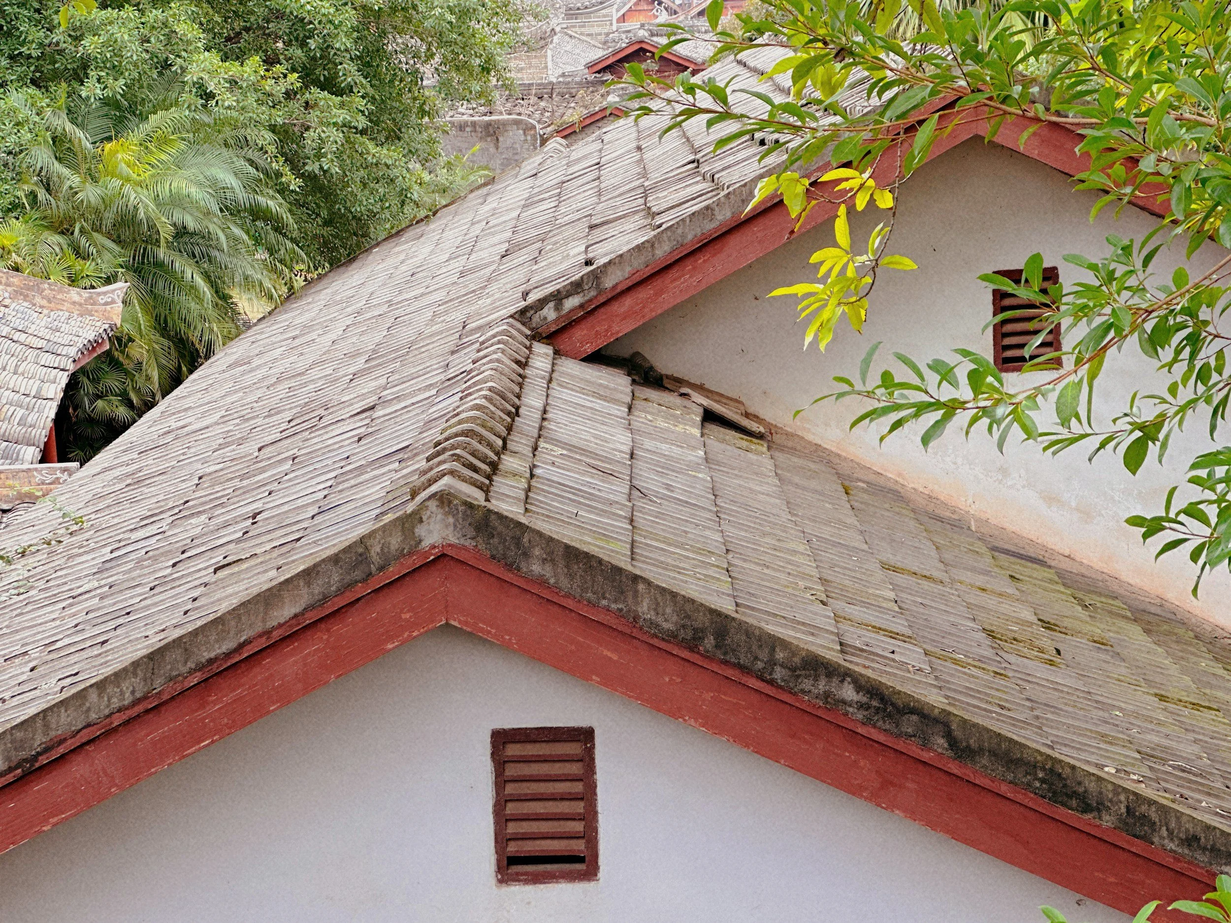 Emergency Roof Repair in Pompano Beach: What Homeowners Need to Know