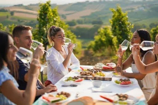 What's the Difference Between Group and Private Wine Tours in Sonoma?
