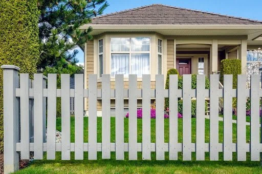 How to Choose Between Privacy, Picket, and Decorative Vinyl Fences