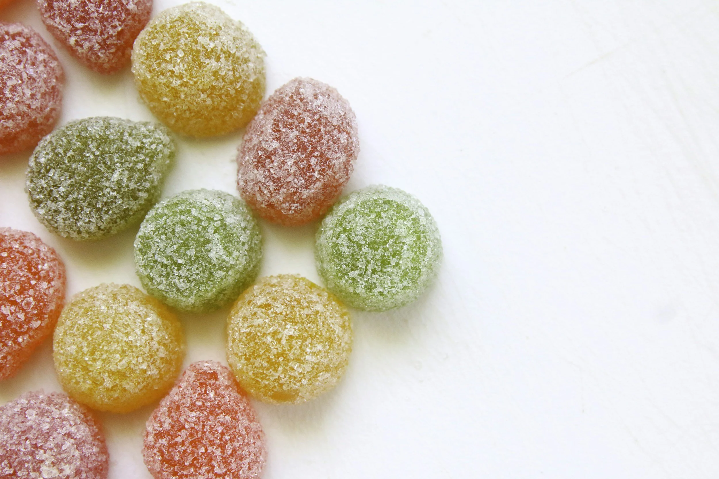 A Smart Guide To Buying Quality THC And CBD Gummies Online