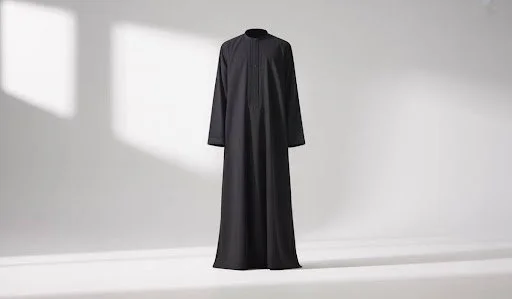 The Modern Black Thobe: Tradition, Elegance, and Daily Comfort