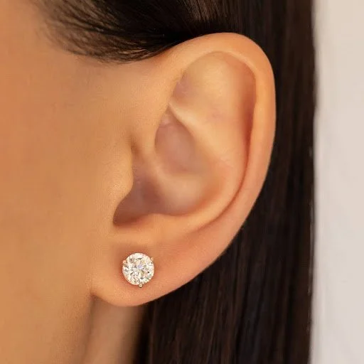 Small but Striking: Half-Carat vs Quarter-Carat Lab Diamond Earrings Compared