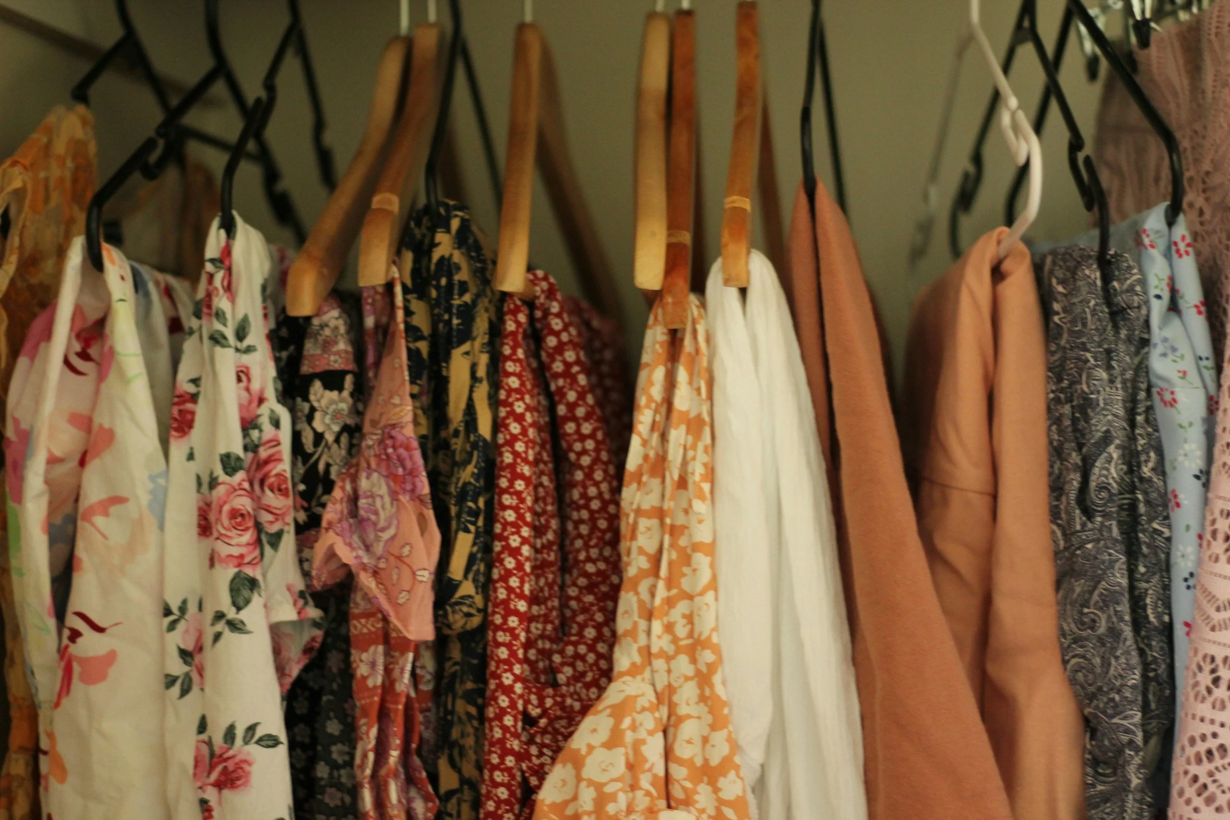 The Dream Closet vs. Your Real Life: How to Build an Aesthetic Wardrobe That Still Works on Monday Morning