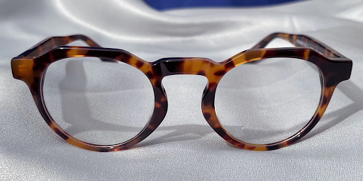 Classic Patterns, Bold Hues: Why Tortoise Shell Glasses and Colorful Glasses Are Trending