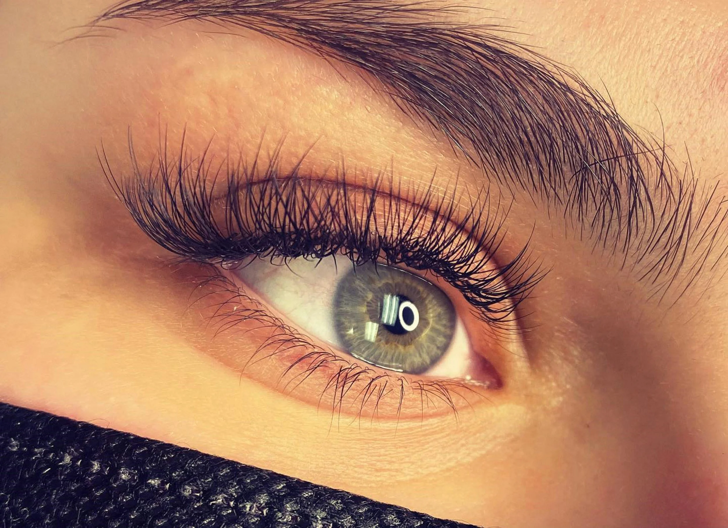 What Are the Best Lash Clusters for Achieving a Natural Wispy Look at Home?