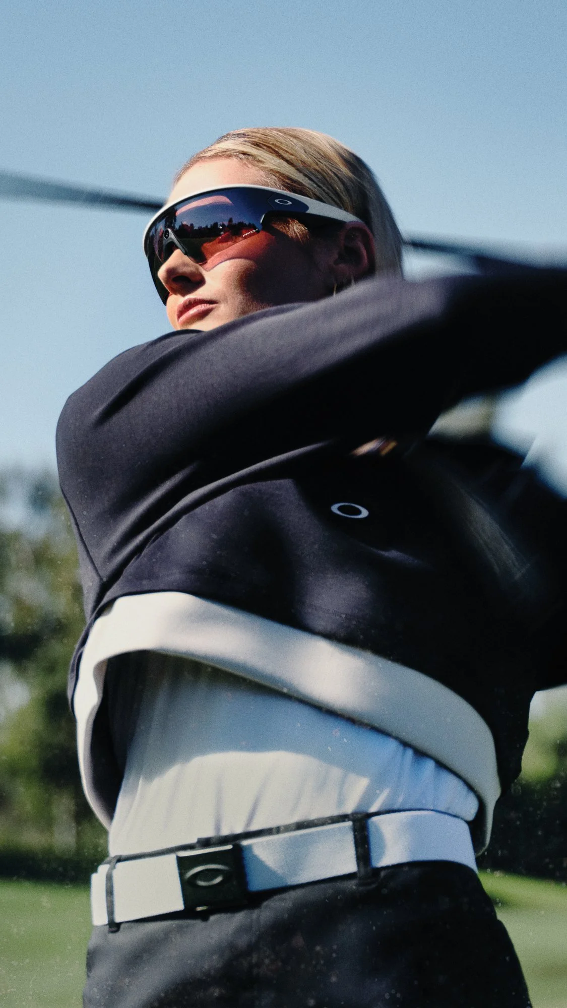CoreGolf2_Oakley_Meta_Vanguard_White_Prizm_Dark_Golf_350dpi_9x16_EN.jpg