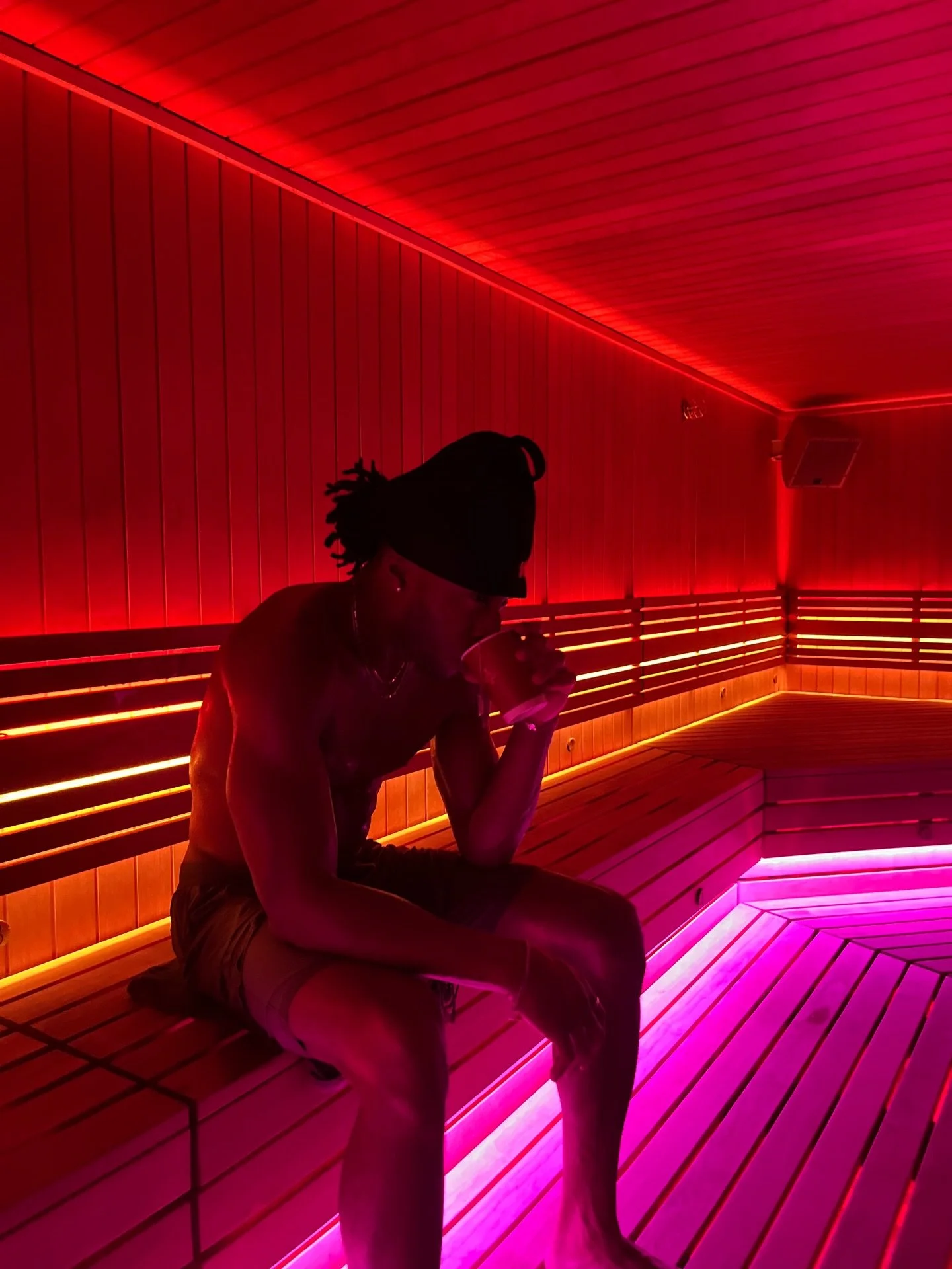 Lightning. F^&euro;% a USB-C&hellip; 🔌⚡️🔋@othership @wipenergy | @reveriepage | 

#wipenergy
#EnergyUnlocked
#othership
#recharging 
#saunalife