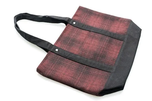 The Business Benefits of Using a Custom Messenger Bag for Branding