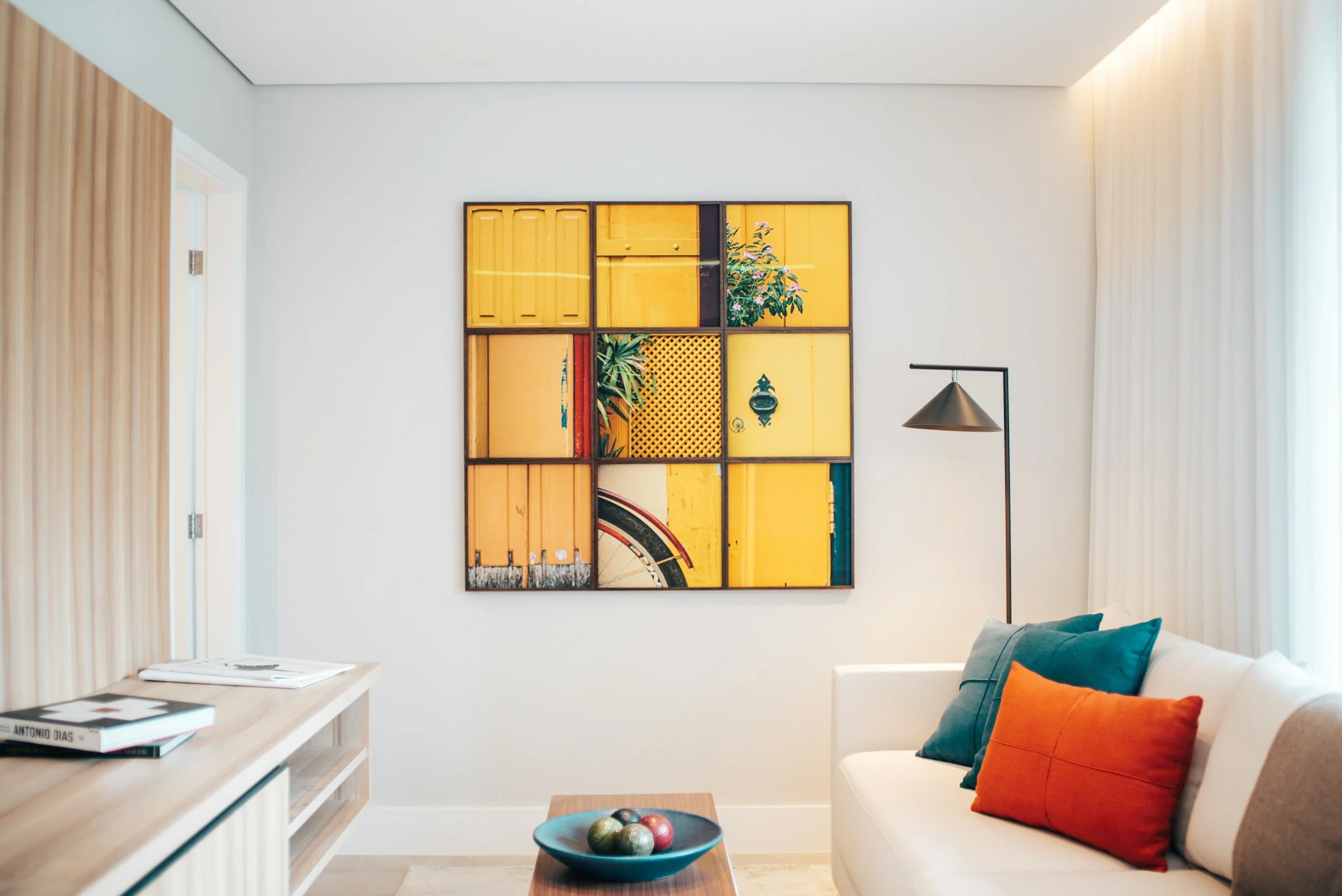 How to Choose Wall Art That Works With Your Space Instead of Fighting It
