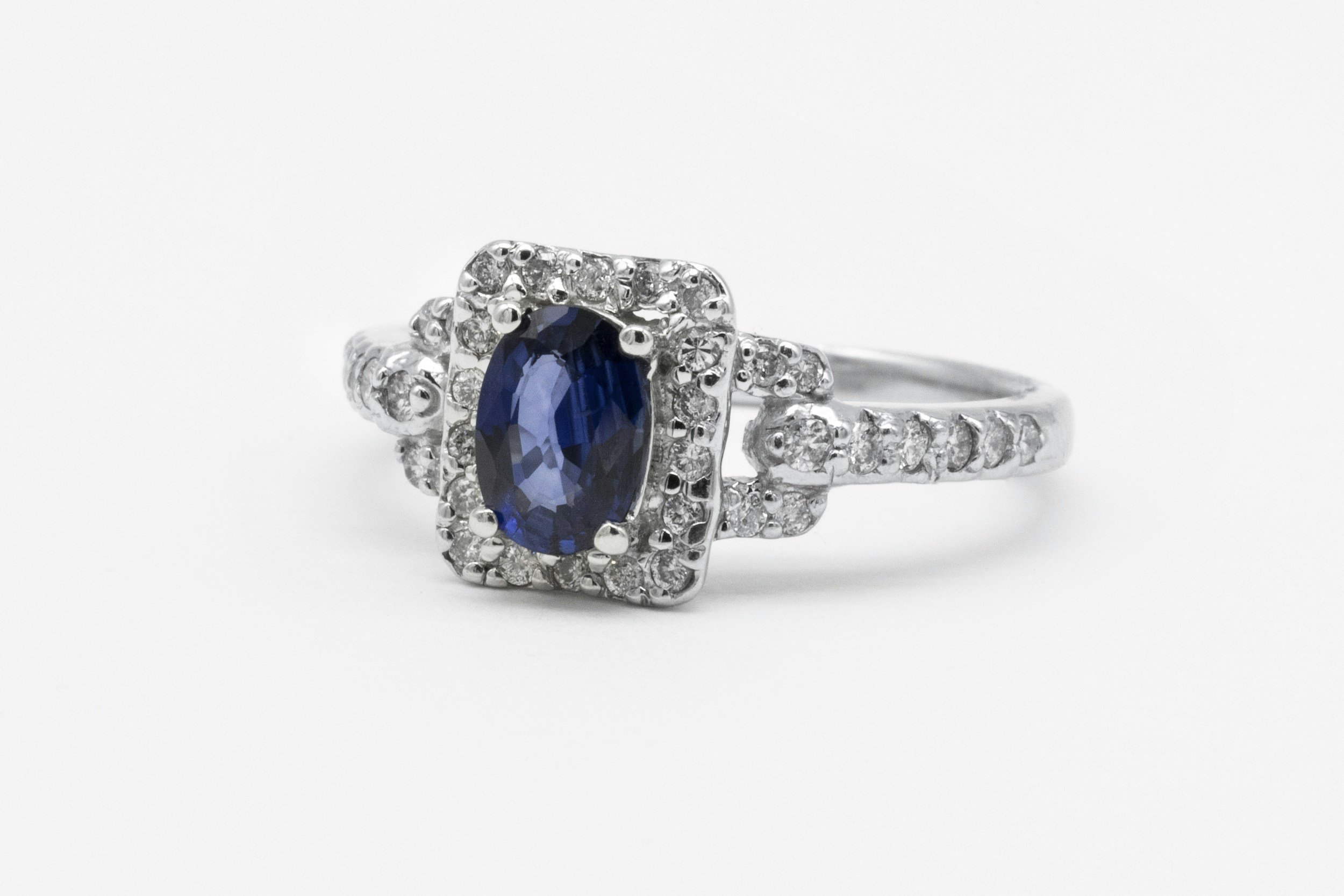 How to Choose a Gemstone Engagement Ring: A Data-Driven Buyer’s Guide (2026)